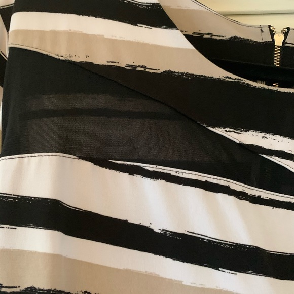 Silky shirt with mesh cut out - Picture 4 of 4